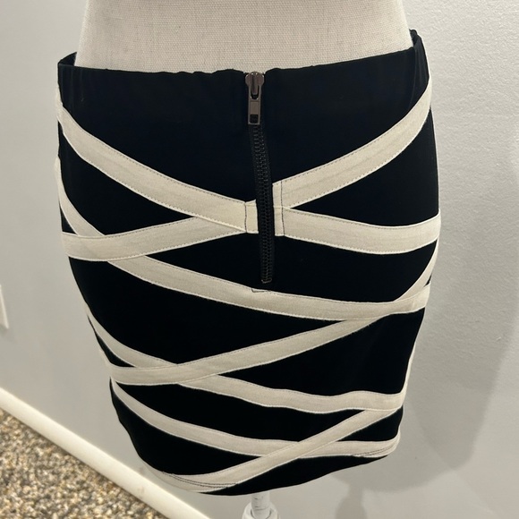 {Forever 21} Criss-cross Mini Skirt - Picture 2 of 3